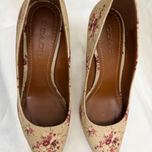 Coach Pump Shoes. Size 9B. Floral print in shades of pink and burgundy - Picture 3 of 14